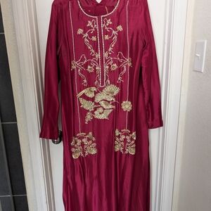 Chic Long Sleeve Dress with Gold Embroidery